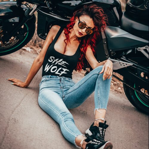 She Wolf Black T-shirt Product Image